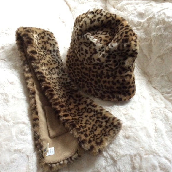 Old Navy Other - Old Navy Leopard faux fur ladies scarf & hat set.
